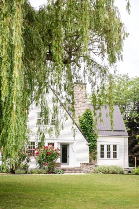 Waterfront Niagara-On-The-Lake Farmhouse On A Vineyard Villa Exterior photo