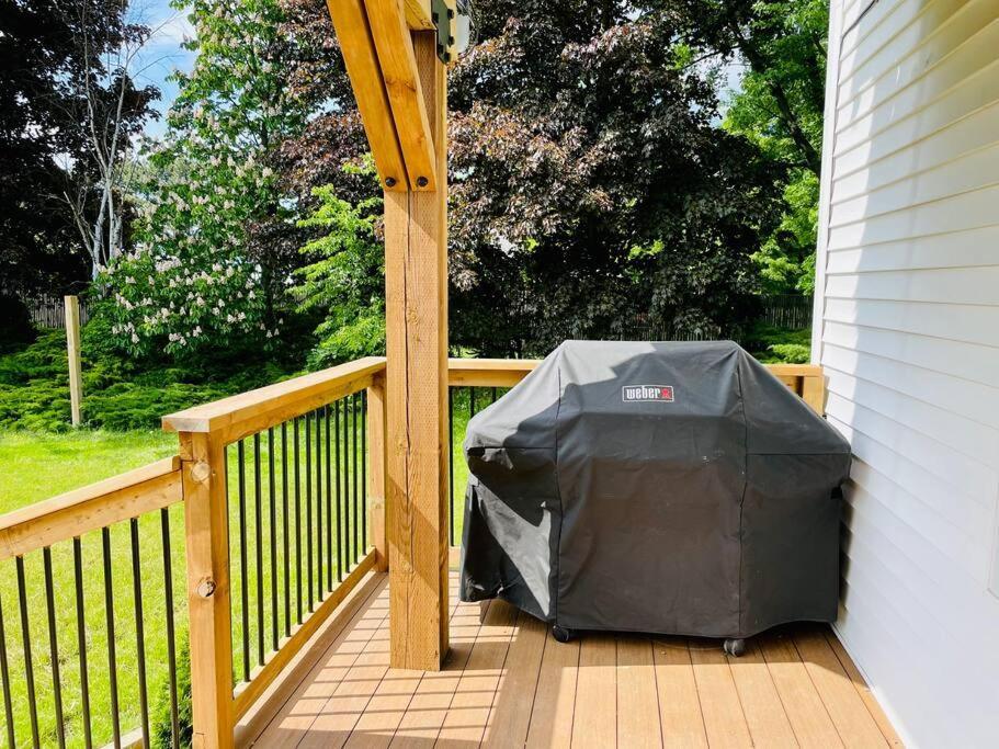 Waterfront Niagara-On-The-Lake Farmhouse On A Vineyard Villa Exterior photo